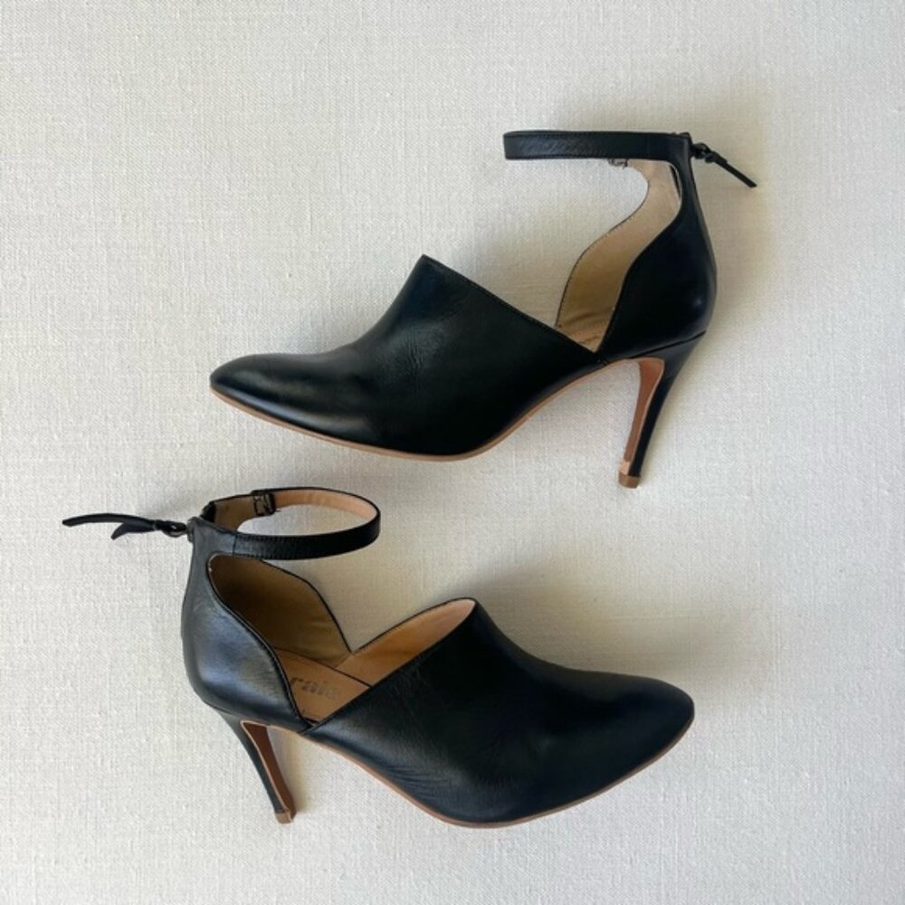Marais leather cut out heel w ankle strap 🖤